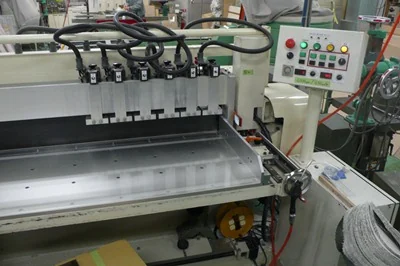 鏡面加工機