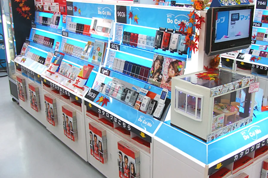 店舗で使用されているアクリル製の陳列什器