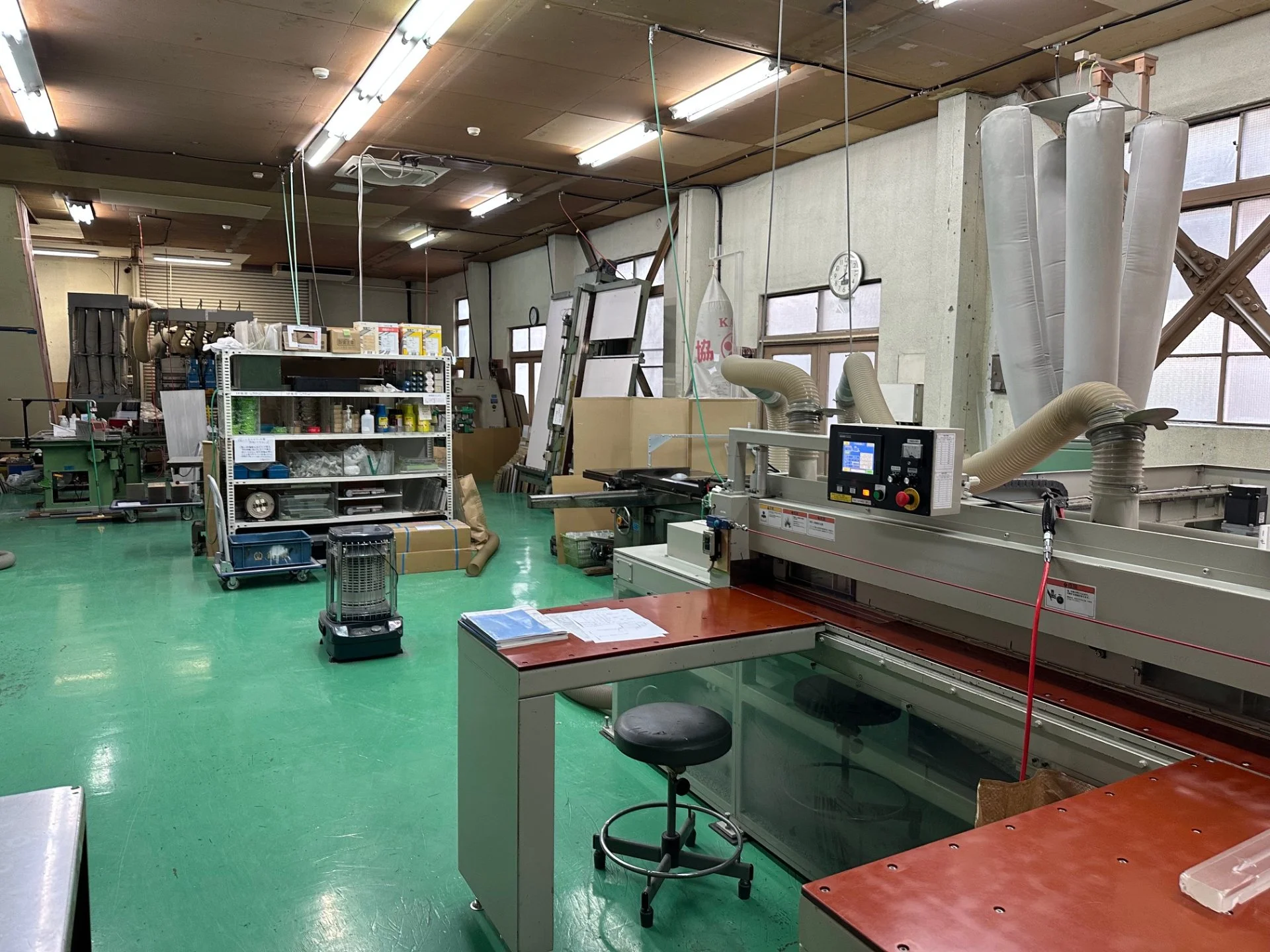 アクリル板加工・各種プラスチック加工の作業風景